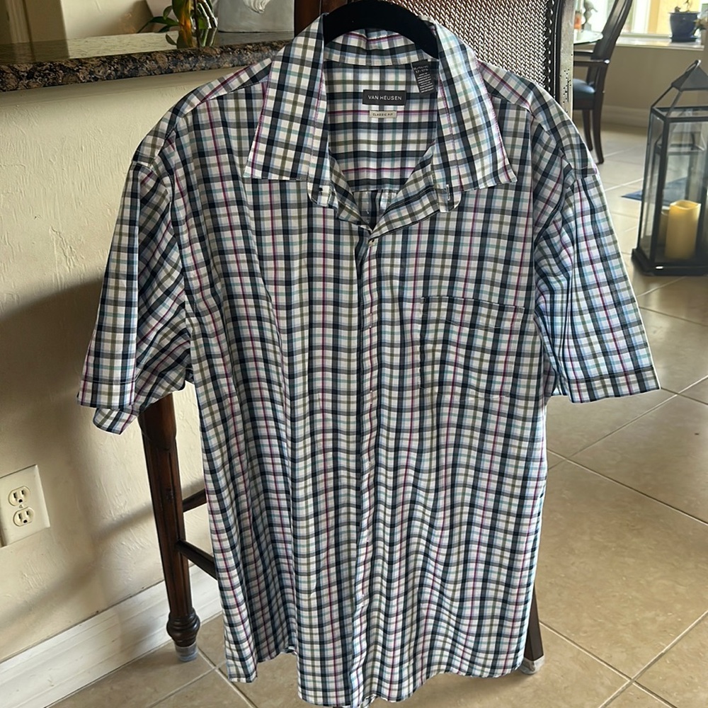 Men’s classic fit shirt. Only worn once. XL 17-17 1/2